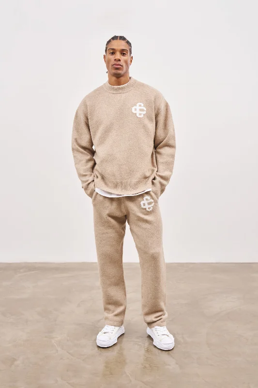 FLUFFY KNIT EMBLEM CREW - BEIGE